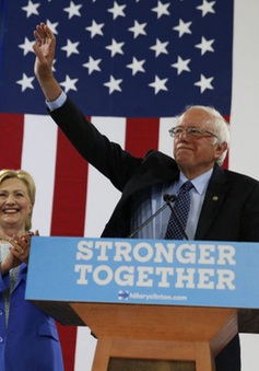 Thượng nghị sĩ Bernie Sanders ủng hộ bà Hillary làm Tổng thống Mỹ
