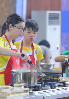 Vua đầu bếp nhí: Cô bé cá tính Phương Linh bật khóc vì không thích Thanh Hải