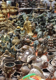 Ghé thăm chợ đồ cũ, đồ cổ độc nhất trong năm tại Hà Nội