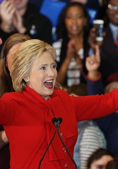 Ứng viên đảng Dân chủ Hillary Clinton chiến thắng tại bang Iowa