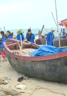 Thanh niên Thanh Hóa chung tay dọn sạch rác ở bãi biển