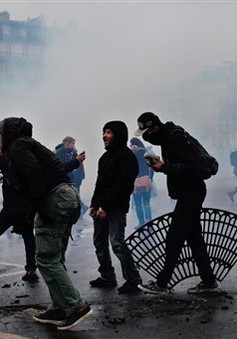 Biểu tình phản đối sửa đổi Luật Lao động tại Pháp trở thành bạo động
