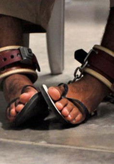 Mỹ chuyển 15 tù nhân khỏi nhà tù Guantanamo tới UAE