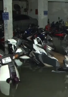 Hàng trăm xe máy, ô tô chìm nghỉm trong hầm ở TP.HCM