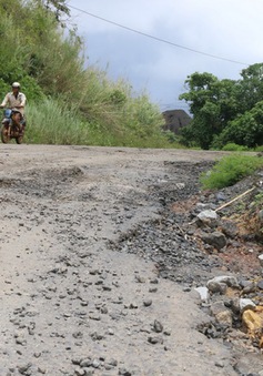 Đắk Nông: Quốc lộ 28 bị "băm nát"