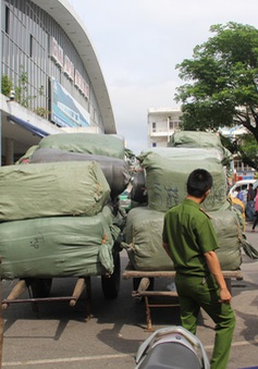 Phát hiện 10 tấn quần áo nhập lậu từ Trung Quốc tại Đà Nẵng