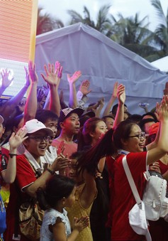 Người dân Đà Nẵng quây kín sàn đấu Muay tại Đại hội thể thao bãi biển châu Á