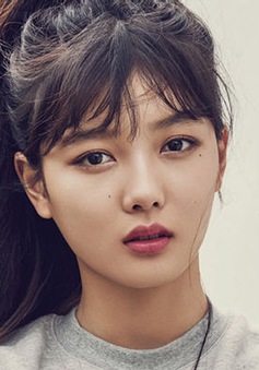 "Tiểu tiên nữ" Kim Yoo Jung đáng yêu trong loạt ảnh mới