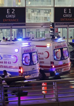 VIDEO: Bắn trọng thương kẻ tấn công ở Istanbul liều chết