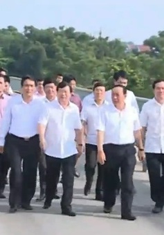 Phó Thủ tướng Trịnh Đình Dũng trực tiếp kiểm tra cầu Việt Trì
