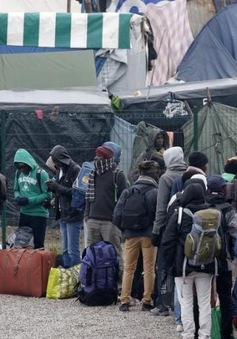 Vẫn còn hàng trăm trẻ em tị nạn vô gia cư chưa rời trại Calais