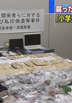 Người đàn ông Nhật gửi 500 túi rác đến các bạn học cũ để trả đũa