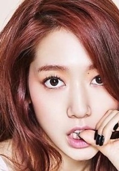 Park Shin Hye khoe mắt to tròn ngây thơ trên bìa Elle Hong Kong