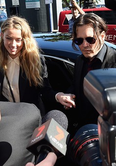 Johnny Depp mạnh tay chi tiền thuê chuyên gia quản lý khủng hoảng