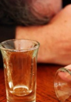 Dấu hiệu và cách xử lý ngộ độc rượu