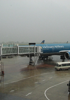 Vietnam Airlines tạm dừng 6 chuyến bay đến Hà Nội do bão