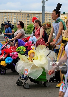 Cuộc diễu hành xe đẩy trẻ em độc nhất vô nhị tại Nga