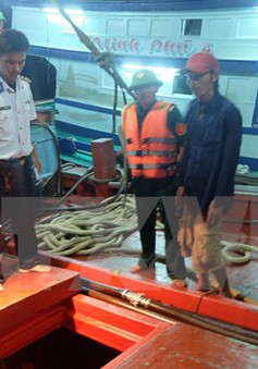 Bắt giữ 2 tàu mua bán dầu trái phép trên vùng biển Trà Vinh