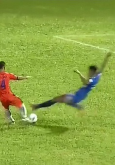 Vào bóng triệt hạ, cầu thủ Than Quảng Ninh chính thức bị treo giò 3 trận