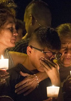 Người dân Mỹ cầu nguyện cho nạn nhân vụ xả súng ở Texas