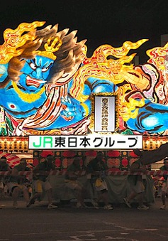 Lễ hội đèn lồng khổng lồ ở Nhật Bản