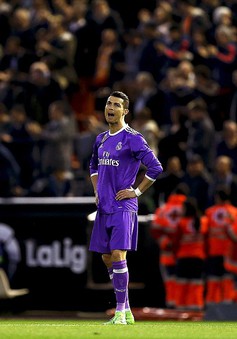 Ronaldo ghi bàn, Real Madrid vẫn thất bại trước Valencia