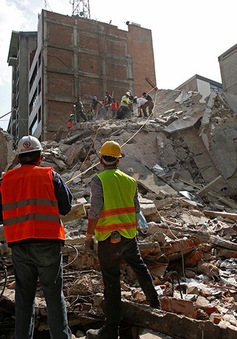 Động đất ở Mexico: Cứu sống 1 người từ đống đổ nát, hơn 200 người thiệt mạng