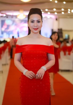 Vẻ đẹp không tuổi của cố vấn ứng xử cuộc thi Hoa hậu Hữu nghị ASEAN 2017