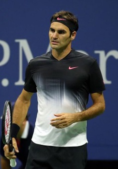 Roger Federer vừa chơi vừa lo tại US Open 2017