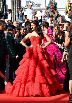 Aishwarya Rai tỏa sáng như một nữ hoàng tại LHP Cannes 2017