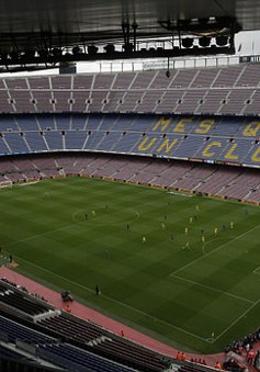 Khán giả không được vào sân xem trận Barcelona gặp Napoli