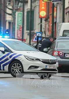 Cảnh sát Bỉ truy đuổi xe hơi tình nghi chứa bom