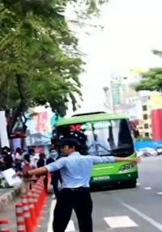 Hành khách lúng túng do di dời trạm xe bus Bến Thành