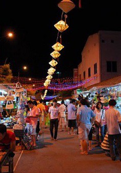 Ấm áp chợ đêm phục vụ du khách nghỉ đông ở Nha Trang