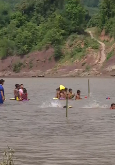 Dạy bơi miễn phí cho trẻ em vùng cao Quảng Trị