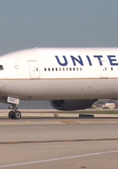 United Airlines thiệt hại nặng nề sau hành xử gây sốc