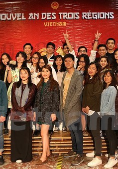 Đặc sắc Gala "Tết ba miền" của du học sinh Việt Nam tại Pháp