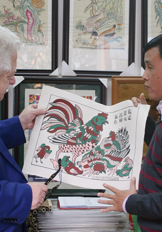 Cùng Đại sứ Hy Lạp khám phá hình tượng con gà trong tranh dân gian Việt Nam