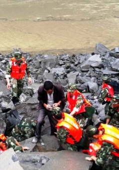 Trung Quốc nỗ lực tìm kiếm 93 người mất tích do sạt lở núi