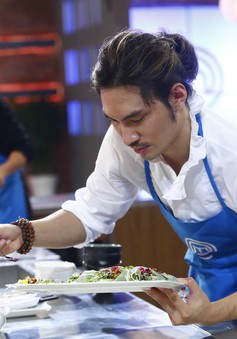 Vua đầu bếp 2017: Không chỉ là một NTK giỏi, Lý Quí Khánh còn ghi điểm bởi tài nấu ăn khéo léo