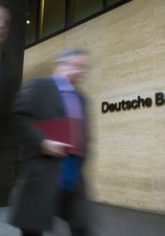 Deutsche Bank cắt giảm tiền thưởng của 25% nhân viên