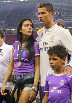 Bạn gái Ronaldo được xác nhận đang mang bầu tháng thứ 5