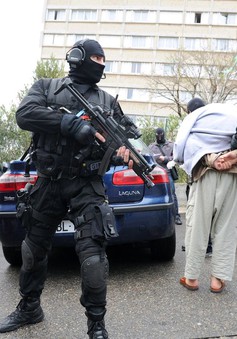 Pháp buộc tội 3 nghi phạm âm mưu khủng bố