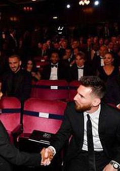 Người hâm mộ náo loạn khi "con trai" C.Ronaldo gửi thông điệp đến Messi