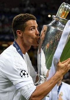 Ronaldo lập kỷ lục số lần lọt danh sách rút gọn