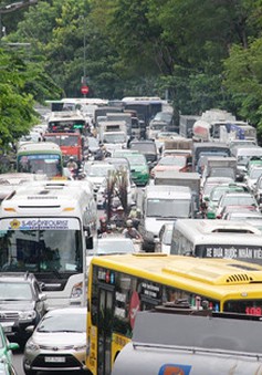 Ùn tắc tại sân bay Tân Sơn Nhất ảnh hưởng đến hệ thống giao thông lân cận