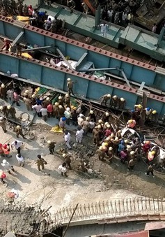 Sập cầu vượt đường sắt tại Ấn Độ