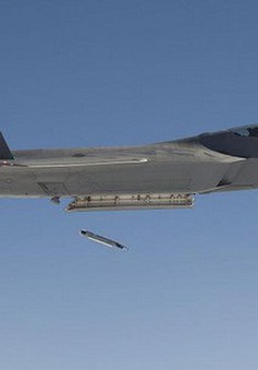 Tiêm kích tàng hình F-22 Mỹ lần đầu dội bom diệt Taliban