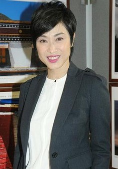 Hoa hậu Hong Kong Trần Pháp Dung thừa nhận đang sống cô đơn ở tuổi 50