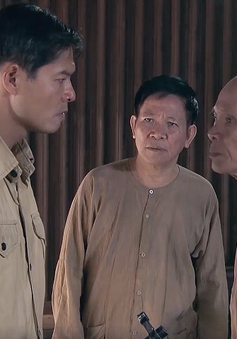 Tập 11 phim Thương nhớ ở ai: Vì tình yêu với Nhân, Vạn chống lại cả dòng họ Nguyễn